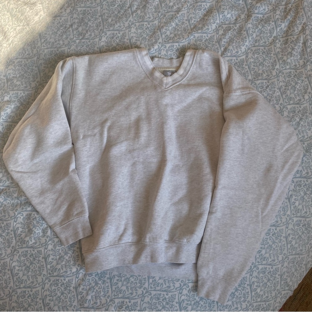 Aritzia TNA Cozy Fleece Boyfriend Fit V-Neck Crewneck Sweatshirt